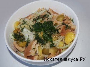 Салат с квашеной капустой и солеными волнушками