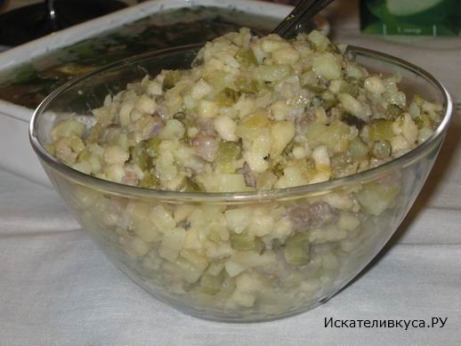 Салат из сельди с картофелем, огурцами и яблоками без майонеза