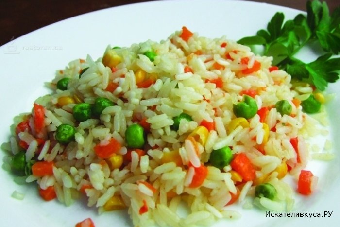 Салат из риса с овощами