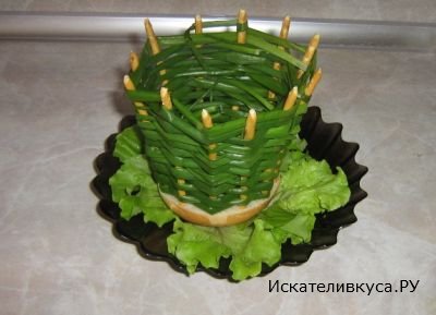 Салат в луковой корзинке