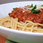 Спагетти с мясной подливкой